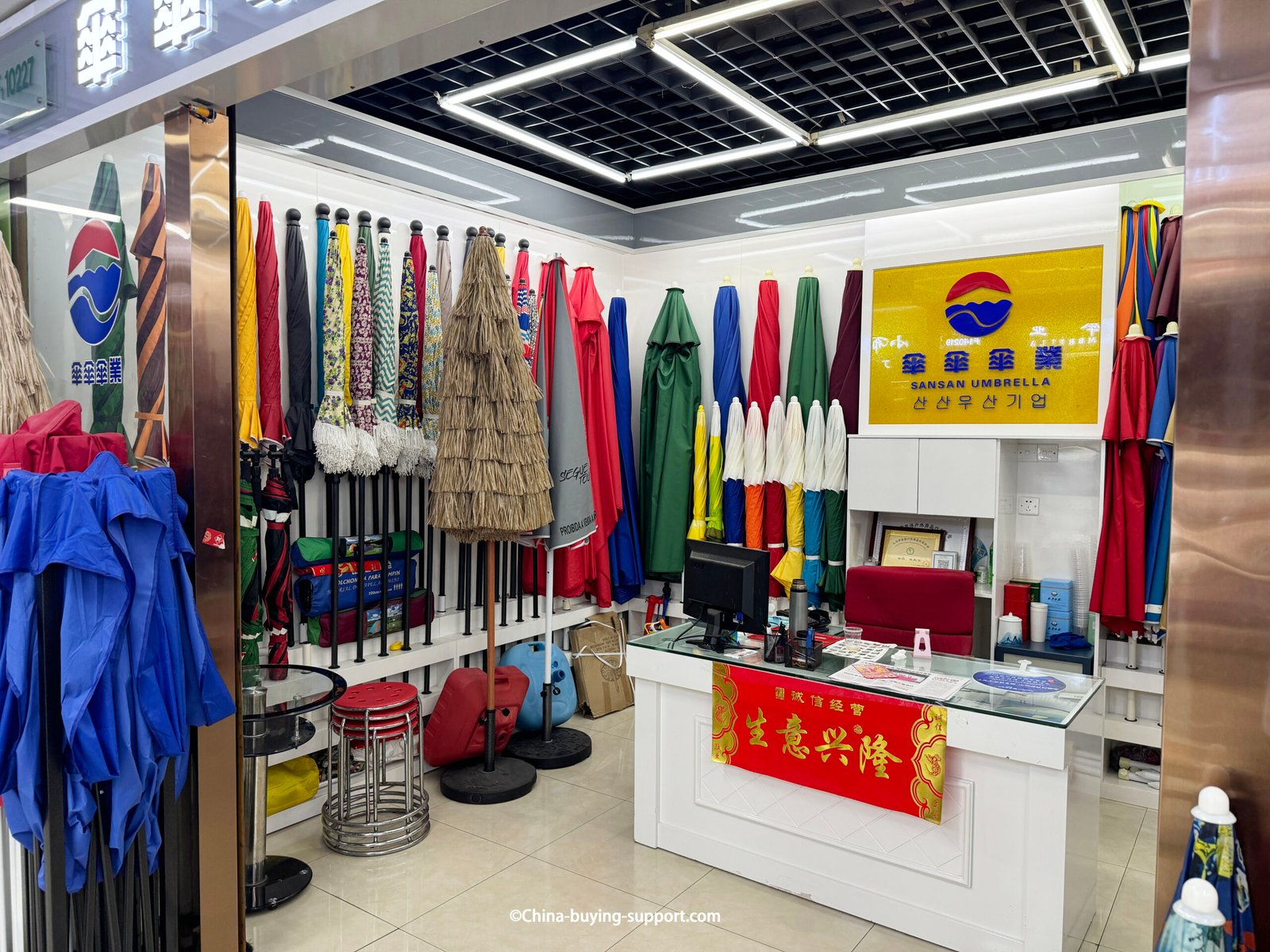 interior yiwu umbrella wholesale shop, patio and beach parasols, thatch tiki model, canopy samples, bases