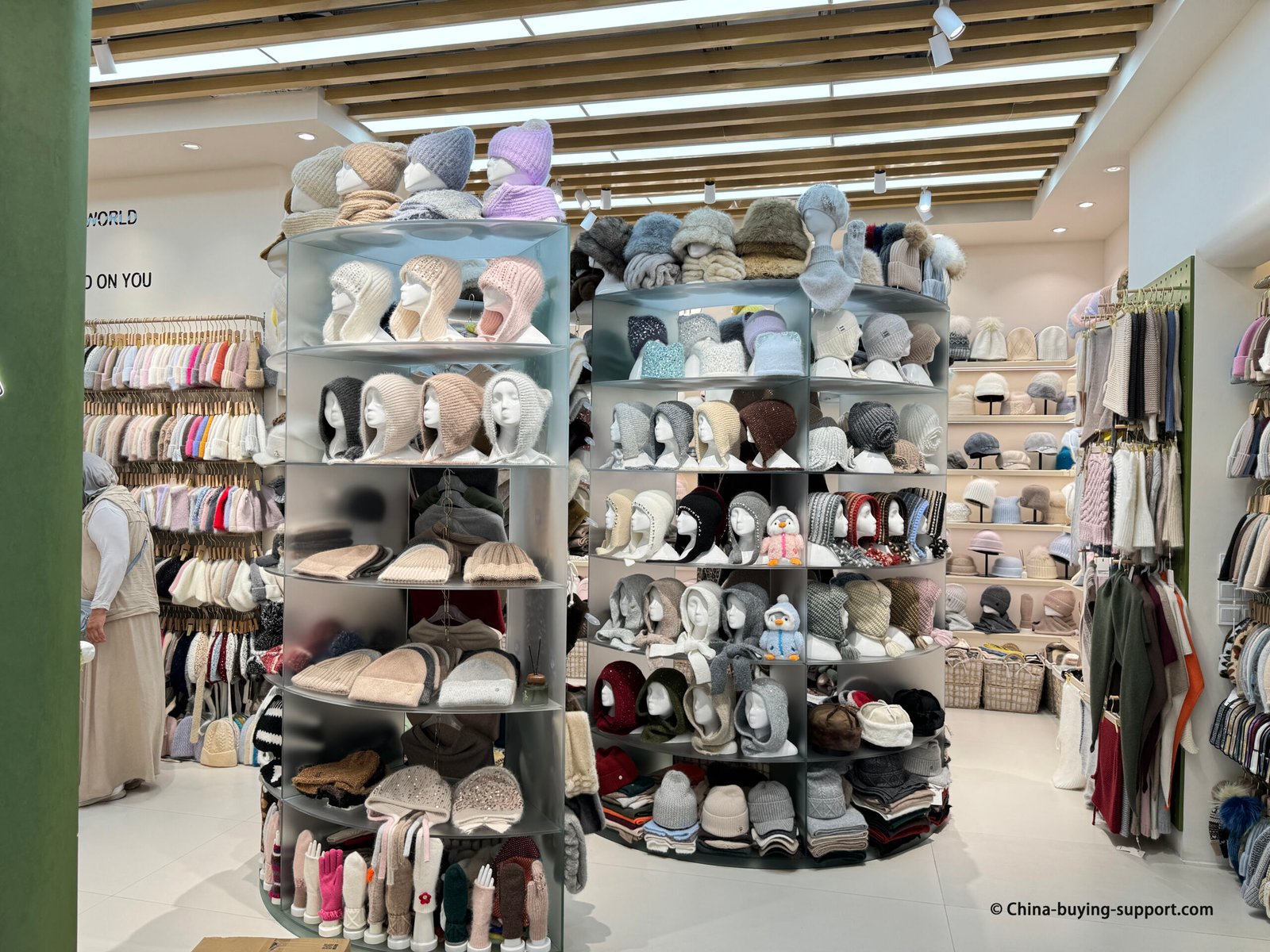 Wholesale winter hats at Yiwu International Trade City: knit beanies, balaclava hoods, faux-fur pom beanies, scarves, mittens—factory-direct OEM/ODM.