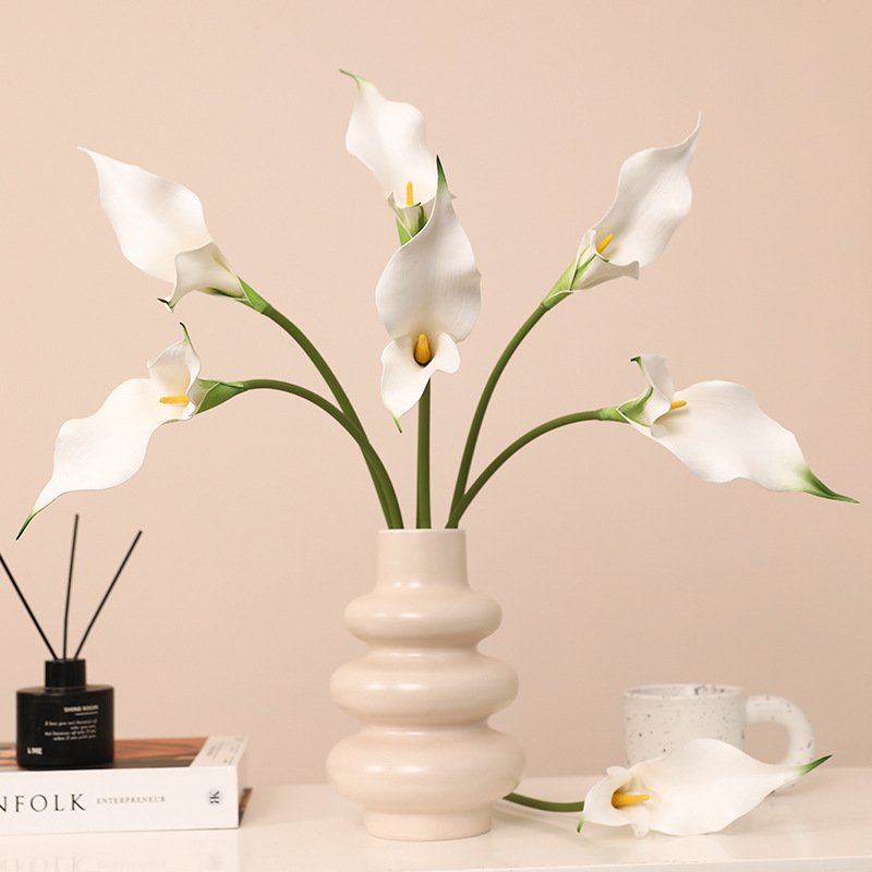 Artificial calla lily flowers in vase for wholesale home decor